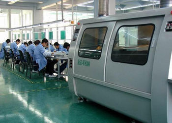 COB P1.25 DIP 屋外フルカラーLED広告ディスプレイ画面 1R1G1B 高輝度