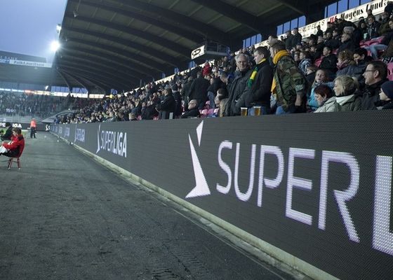 スポーツの競技場防水IP65のための携帯用P6.67屋外の導かれた周囲板