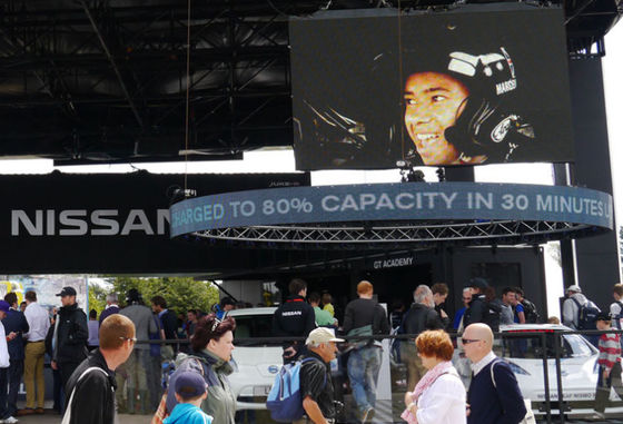 屋外段階P8 LEDスクリーンはLED表示IP65を掛ける鋳造アルミのキャビネットを