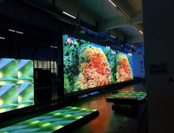 室内 P6.25 LED ダンスフロア インタラクティブなポータブル 3D エフェクト 25600 ピクセル ポータブル LED ダンスフロア