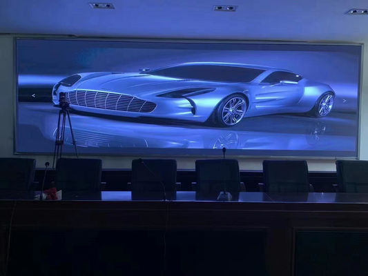 PCとの包括的なマルチメディア互換性とリアルタイムコンテンツ同期を備えた屋内用P3.9フルカラーLEDディスプレイ