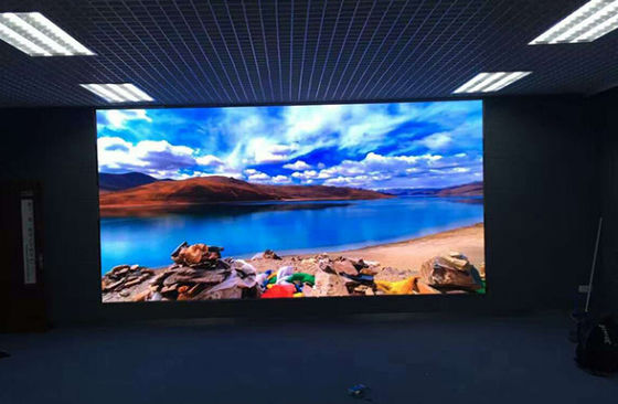 P2.5 吊り下げ型 SMD2121 LED ダイキャストアルミニウムスクリーン、2500nits の輝度、CE ROHS