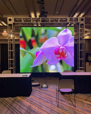 高解像度 p2 640x640mm LED ディスプレイ画面 室内 LED パネル 会議室のためのフルカラー 室内 LED ビルボード
