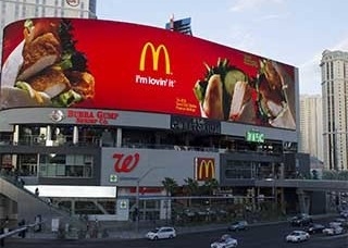 屋外防水P10商用広告LED看板スクリーン