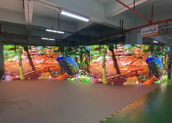 メンテナンスの便利 4K 8K LEDディスプレイ OEM ODM IP65 耐腐蝕 P2 P2.5 P3 500*500mm LEDディスプレイ LEDビデオ壁