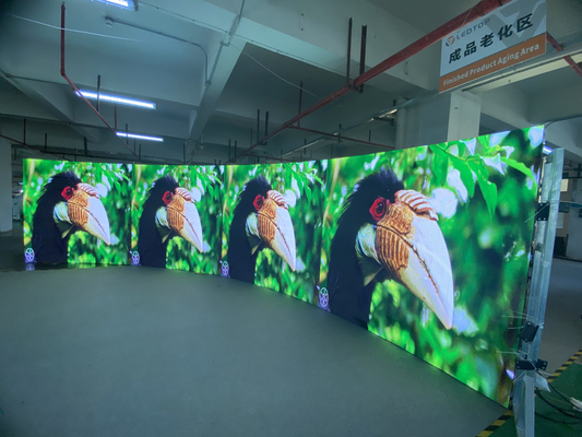 室内ディスプレイ 広告 LED スクリーン P2.5 高リフレッシュレート HD 160000 点 単色・双色