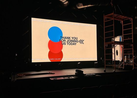 1R1G1B画素構成 GOB LEDディスプレイ、Epistar LEDチップと427186ドット/平方メートルの画素密度を特徴