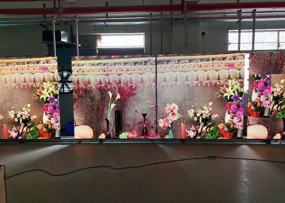 P3 P4 フルカラーLEDビデオレンタル 3In1 SMD2121 室内ビデオウォール 1000cd/Sqm 鉄またはアルミニウムキャビネット 4mm ピクセル