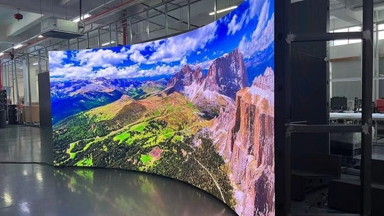 パーソナライズされた 柔軟性のある室内フルカラーLEDディスプレイ HD P1.5 1300cd以上