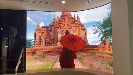 P2.5 室内用LEDビデオディスプレイ パネル 高リフレッシュレート 広告画面 640x640mm 広告壁,3840リフレッシュレート,曲線設計をサポート