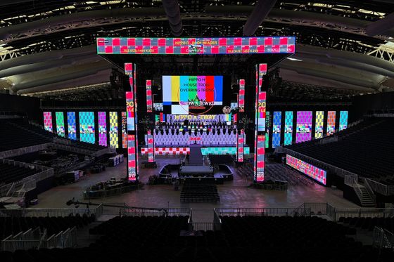 お買い得 鋳造型アルミスクリーン 固定設置/レンタル 調整可能な会議室 超高画質P2.5 小ピッチ 室内フルカラーLEDディスプレイ オンライン