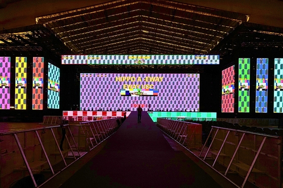 鋳造型アルミスクリーン 固定設置/レンタル 調整可能な会議室 超高画質P2.5 小ピッチ 室内フルカラーLEDディスプレイ