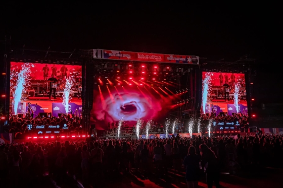 大型レンタルステージスクリーン 7500cd/m2 フルカラーLEDディスプレイ 室内ビデオウォール イベント 高性能