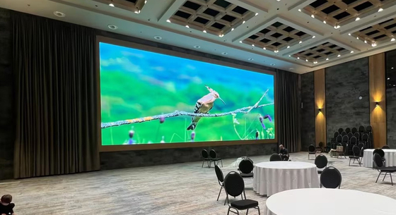 3840Hz 高リフレッシュとCS2033 IC 室内フルカラーLEDディスプレイP2の高標準機能