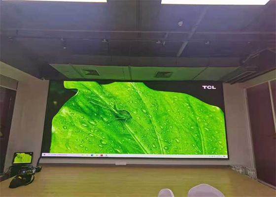 高密度P1.25P2 インダース LED壁ディスプレイ 6500K 色温と ≥100 寿命