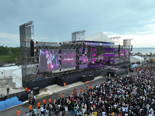 P3.91 露天用フルカラースペンジングLEDディスプレイ 鋳型アルミスクリーン ピクセル密度 40000/sqm