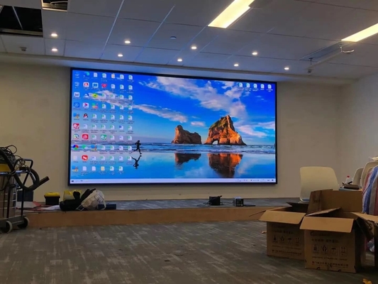SMD2121 ダイ・カスト アルミニウムスクリーン ソフトモジュール 小ピッチ フルカラーHD LEDスクリーン P1.667 500*1000mm