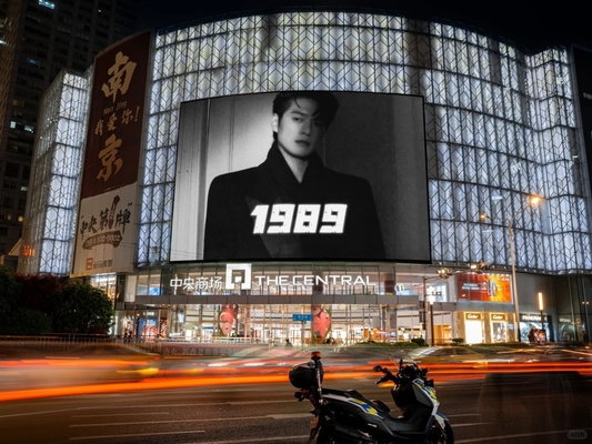 大きなP10フルカラーLEDディスプレイボードスクリーンモジュール 防水壁マウント