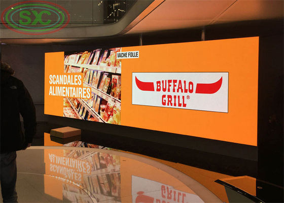 鮮やかな画像と様々な屋内環境での性能を提供する、3-in-1 SMD 2121 LEDを備えた屋内用フルカラーLEDディスプレイ