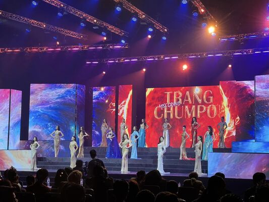 ステージLEDスクリーン 250×250ミリメートルのモジュールサイズで,屋外広告やイベント用に適した迅速な設置