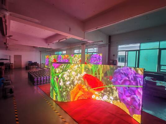 室内 p2.5 フルカラー LED ディスプレイ 640x480mm キャビネット 3840hz リフレッシュレート