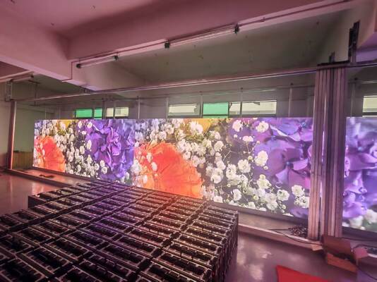 p2.5 インダース p2.5 コンパクトなキャビネットサイズと高いピクセル密度で,詳細なインダースビジュアルプレゼンテーションのためのフルカラーLEDディスプレイ