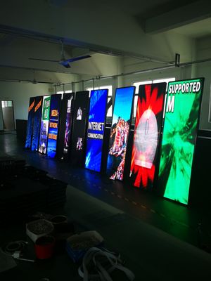 お買い得 P3 LEDポスター表示HD縦スクリーンの屋内広告のLED表示立場 オンライン