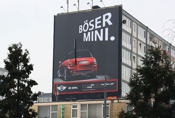 P10 屋外 LED 広告スクリーン 10mm ピクセルピッチ IP65 防水