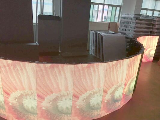 段階LEDは活動を示す屋外LEDスクリーンの最高5000明るさにビデオ壁P3.91 P4.81 500x500mmのキャビネットを選別する