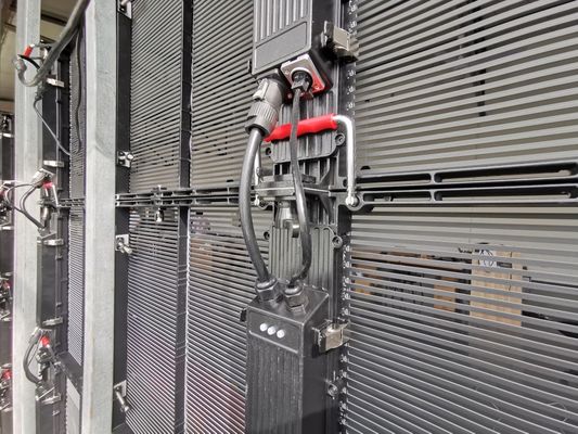 屋内ショッピングモール エレベーター 宝石店 広告 P3.91 透明なLED画面