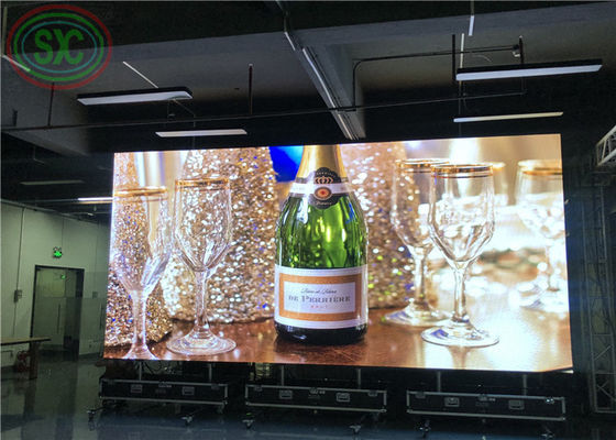 デジタルサイネージや情報システムに適した、高解像度と高輝度を備えた屋内用フルカラーLEDディスプレイ