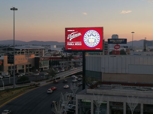屋外フルカラーLEDディスプレイ 120°の視角と10または14ビット信号処理 P6 2020 6mm 27778ピクセル/m2