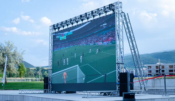 高リフレッシュレート P3.91 500*1000mm 防水 屋外 LED スクリーン ビデオ ウォール トリス イベント用