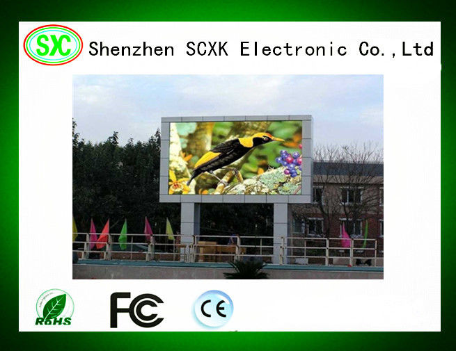 250 X 250 Cm の LED パネル と アニメーション ディスプレイ で 車 を 変形 さ せる