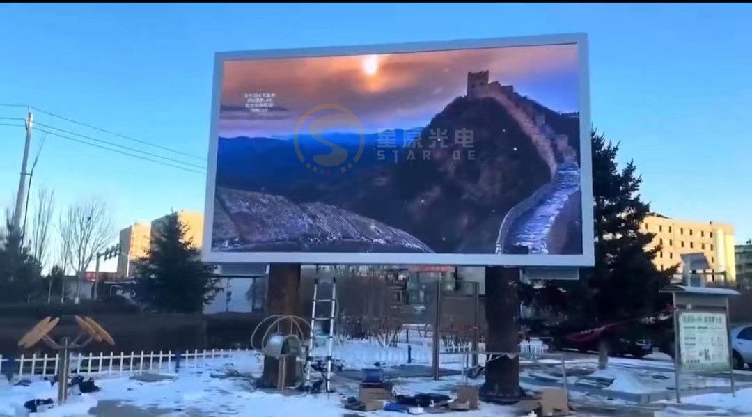 SMD2727 屋外フルカラーLED 型鋳型アルミスクリーン モール スタジアム ビデオサイネージ