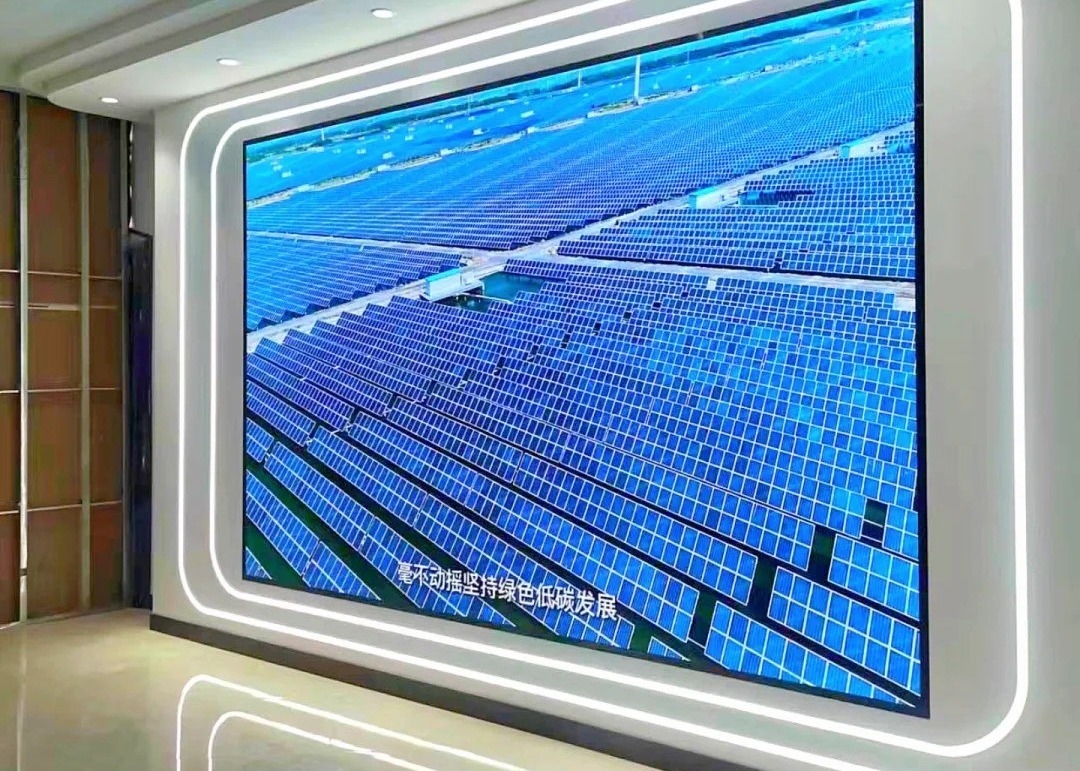 折りたたむスタンド付きのポータブル超薄型室内P3.91 LEDポスターディスプレイ