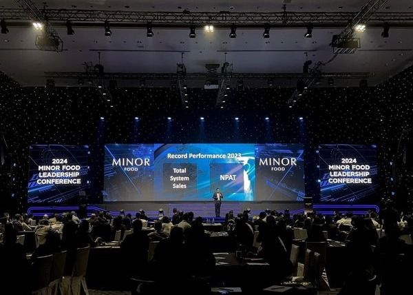 モールレンタル スクリーン 懸垂 LEDステージ 背景 COB P2 HD 128*64 解像度