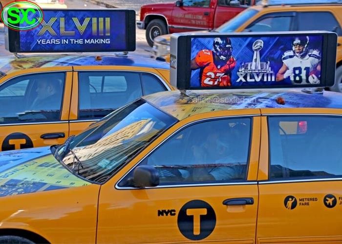 P5屋外の二重サイド カーの上LEDの印の表示Wifi 4Gは導かれた印を防水します