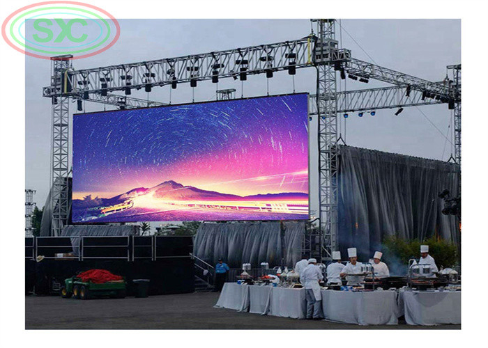 4K 高リフレッシュレート 大きなLED画面は,リアルタイムでスポーツカーゲームを放送します