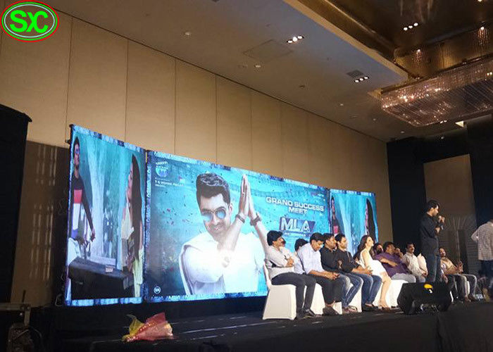 広告P4磁石との屋内フル カラーのLED表示壁の前部サービス