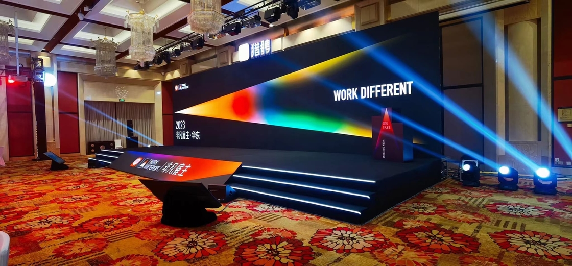 屋内レンタルP3.91 LEDのビデオ壁500x500mmの最高によっては3840Hz LEDスクリーンのパネルが新たになる