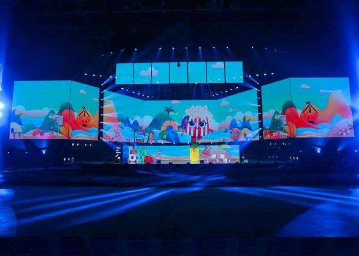 1R1G1B 屋内 160000 ピクセル/平方メートル P2.5 LED デジタルスクリーン LED ビルボード