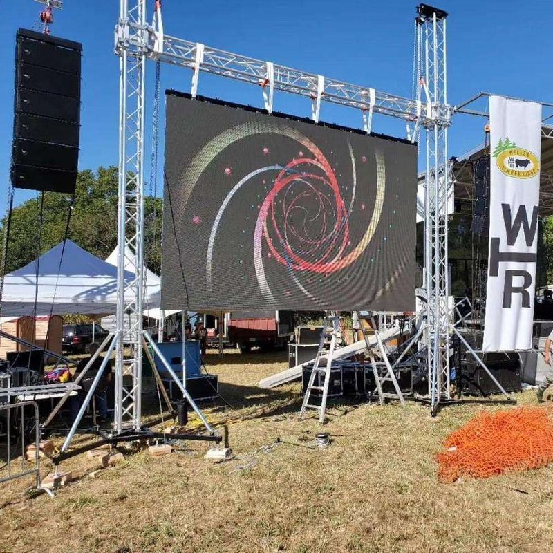 500*500mmパネルサイズとキャビネット寸法を備えた、438ワット/m2平均消費電力のレンタル用LEDディスプレイ