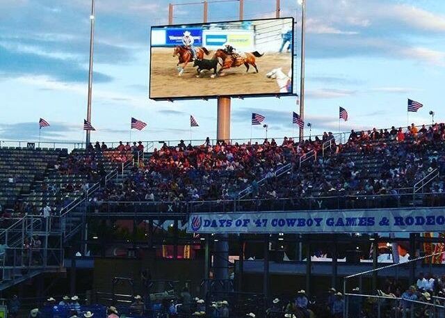 P8 屋外LEDビデオウォール P8 広告ビルボード 高輝度 屋外LEDスクリーン