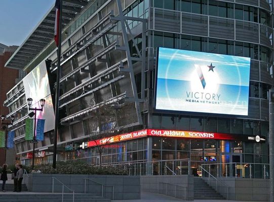 屋外修理された2本の棒を立てることは表示p10 SMD 3535を1/4のスキャン プログラム可能な導かれた印導いた