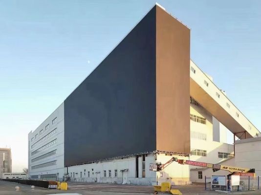 4K HDは屋外P10 LEDスクリーン960X960MMのキャビネット8000nitの高い明るさを固定した