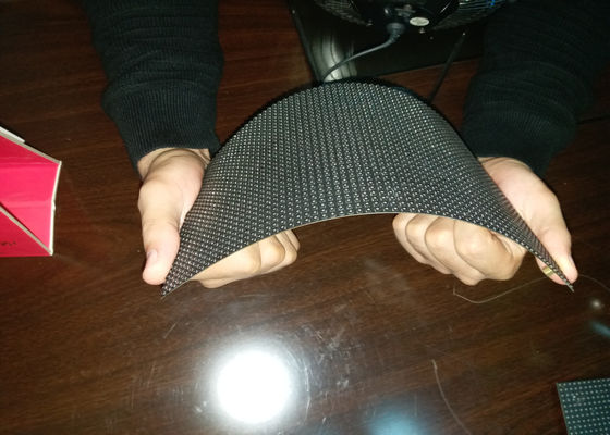 お買い得 屋内HD P4 SMDの柔らかい導かれた表示、曲がったスキャン1/16は表示屋内導かれた適用範囲が広いモジュールを導いた オンライン