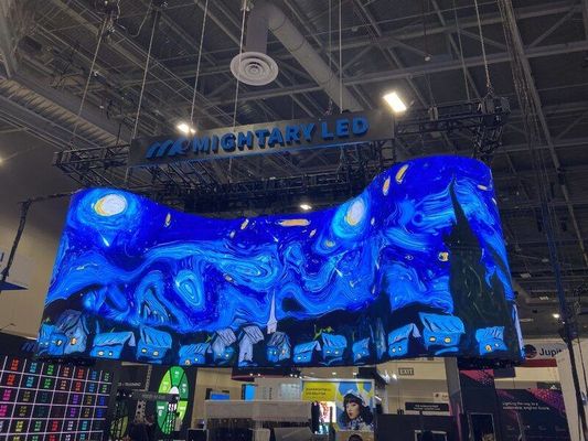 P4 フルカラー 高明るさ 鋼 Smd2121 広告 LED レンタスクリーン 3 年間の保証