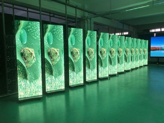 680x2000mm スクリーンサイズ 1R1G1B カラー構成と 320x160mm モジュールサイズを持つ LED ポスターディスプレイ