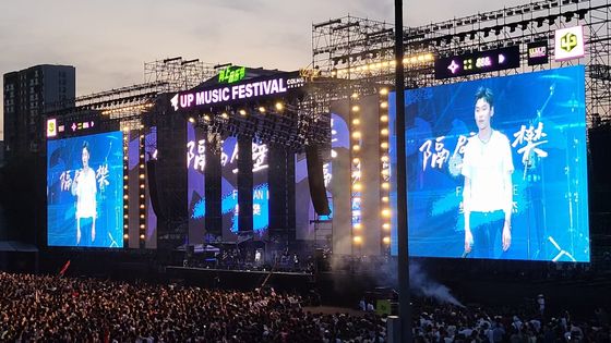 SCXK-RGB LEDディスプレイ広告LEDスクリーンでディスプレイをアップグレードしましょう 100000時間の寿命と62500/m2の画素密度